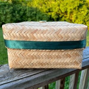 Rattan Basket container with lid